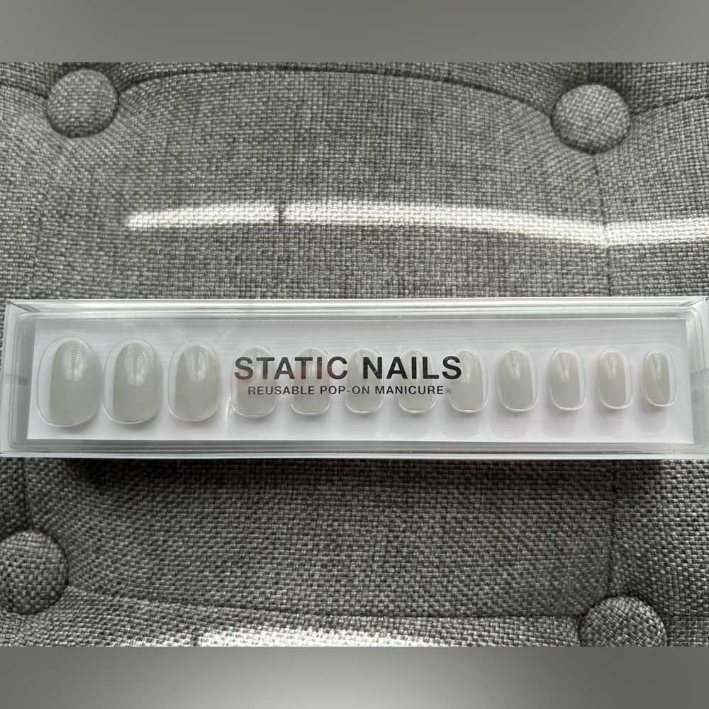 Static Nails Round Press On Set
“Mod”